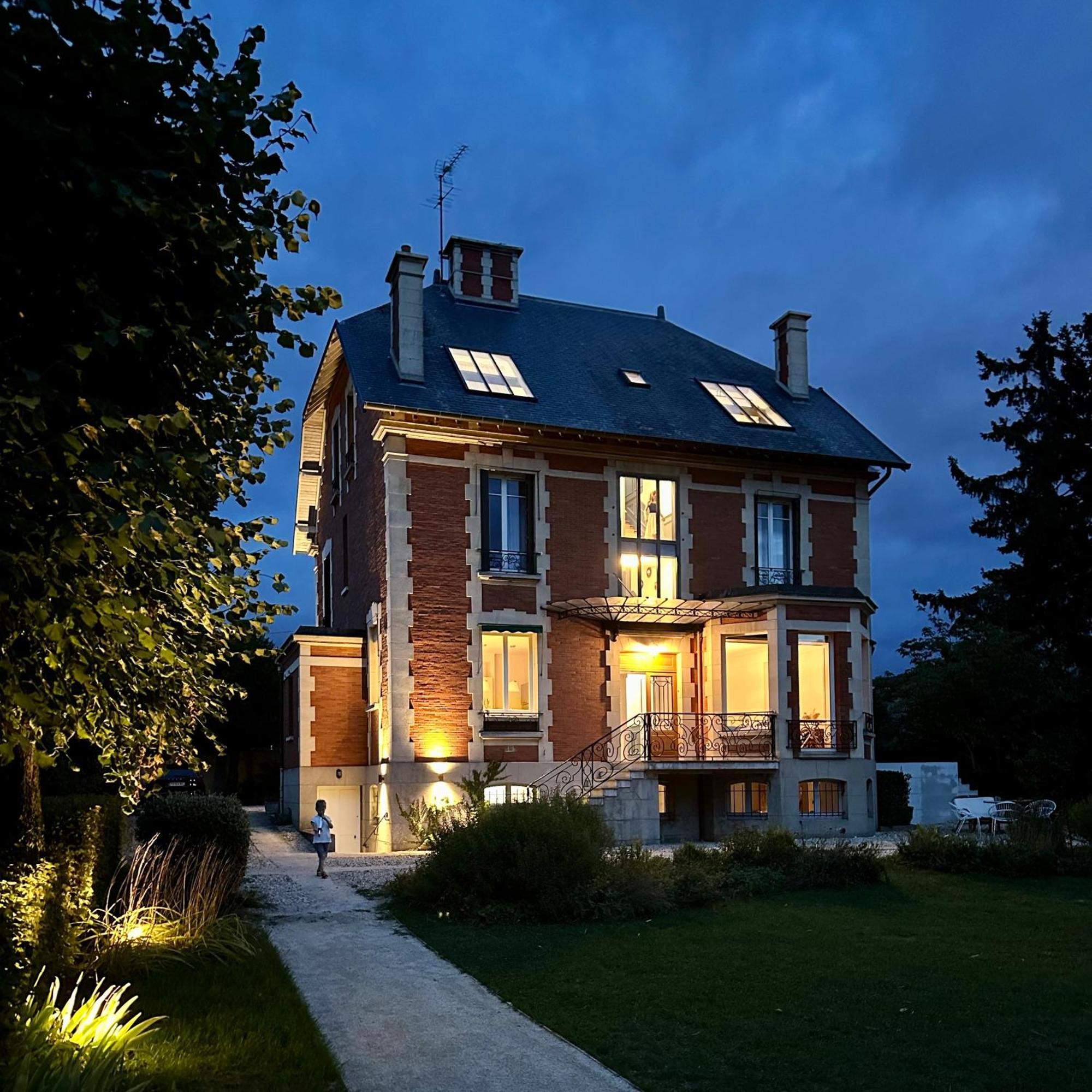 La Grande Maison Lgm Lesches Extérieur photo
